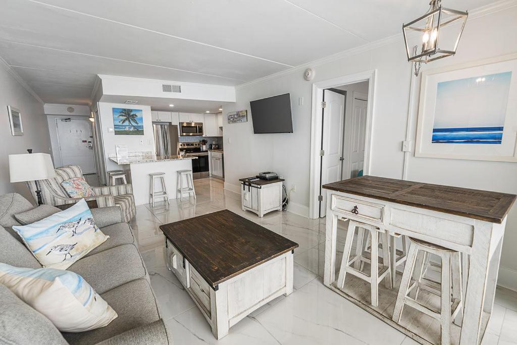 Island Winds East 308 By Albvr - Beautifully Renovated Beachfront Condo & Steps Away From Hangout & More! Gulf Shores Exterior photo