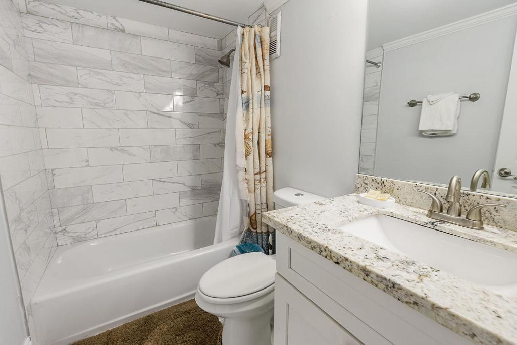 Island Winds East 308 By Albvr - Beautifully Renovated Beachfront Condo & Steps Away From Hangout & More! Gulf Shores Exterior photo