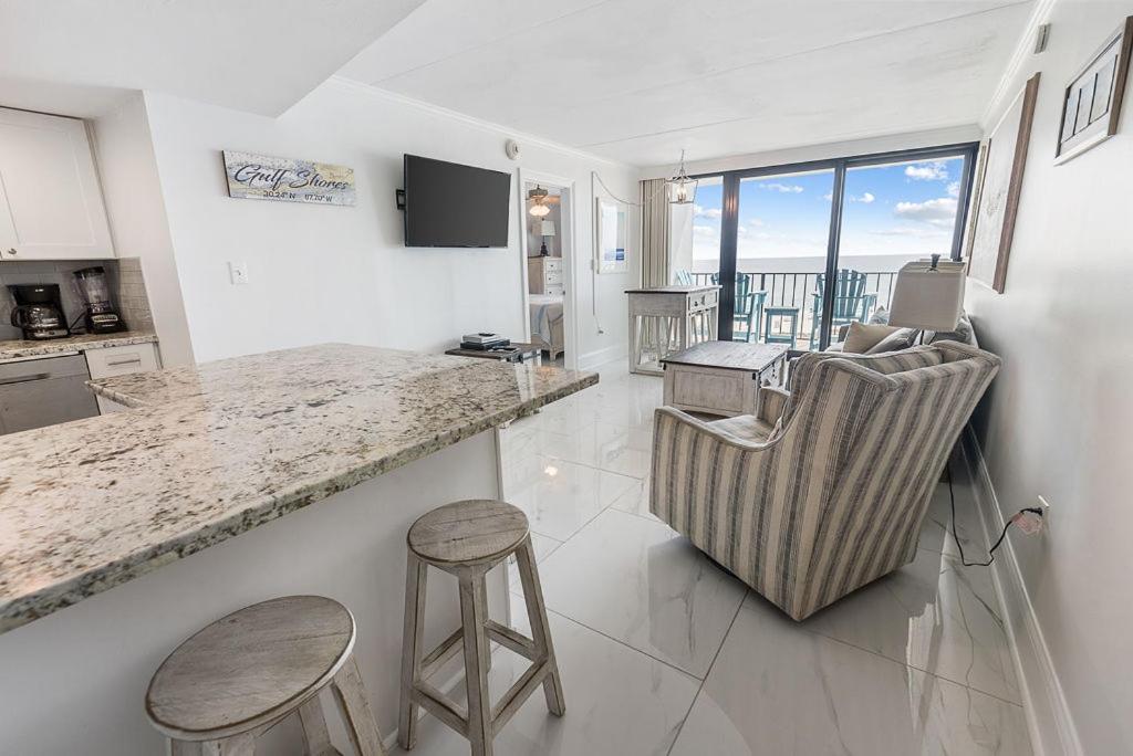 Island Winds East 308 By Albvr - Beautifully Renovated Beachfront Condo & Steps Away From Hangout & More! Gulf Shores Exterior photo