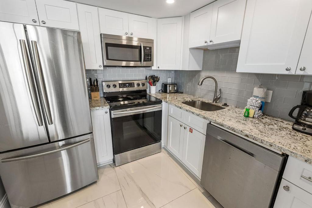 Island Winds East 308 By Albvr - Beautifully Renovated Beachfront Condo & Steps Away From Hangout & More! Gulf Shores Exterior photo