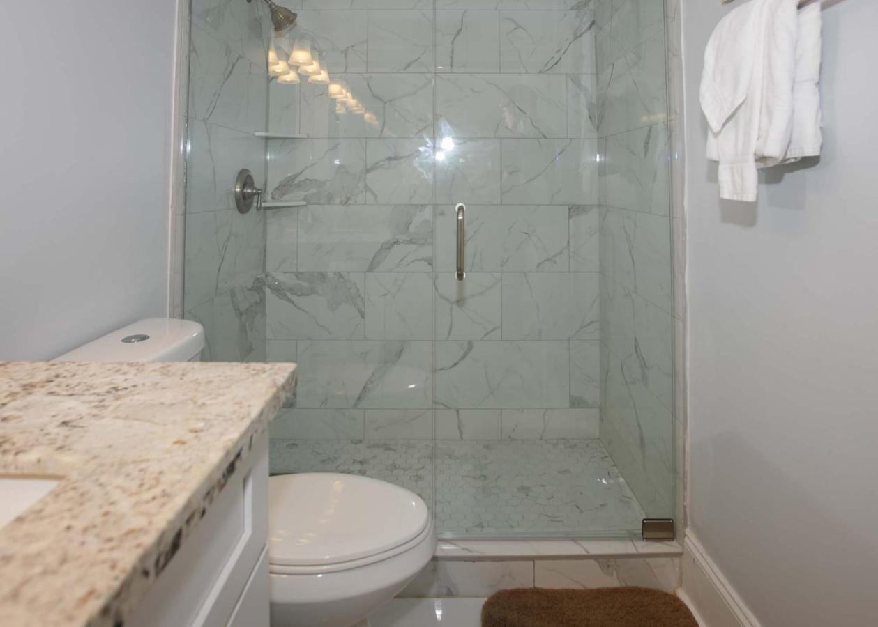 Island Winds East 308 By Albvr - Beautifully Renovated Beachfront Condo & Steps Away From Hangout & More! Gulf Shores Exterior photo